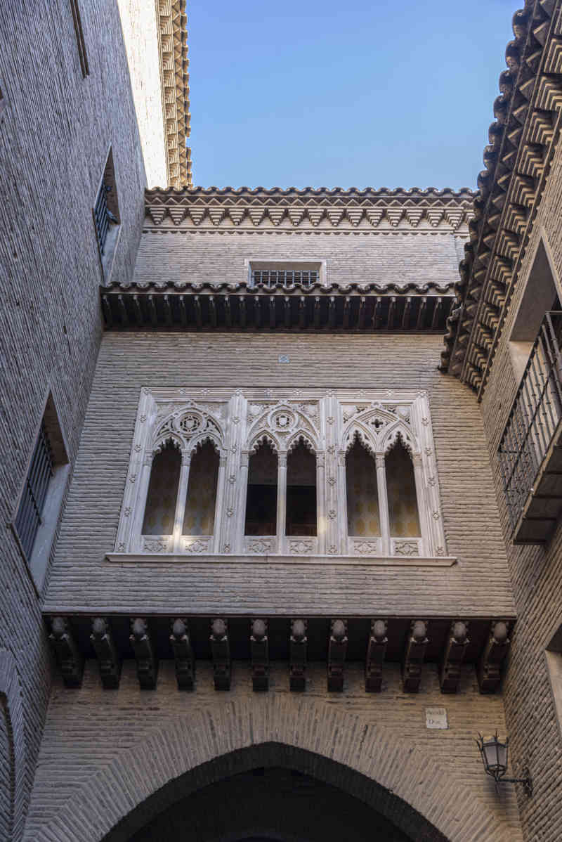 Zaragoza 067 - Arco de Dean.jpg